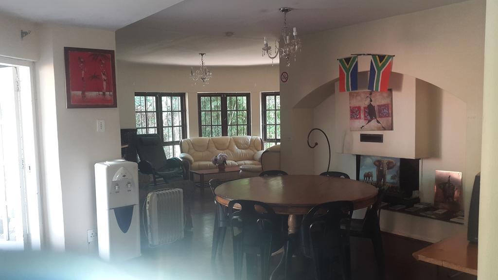 Rosebank Lodge & Backpacker Johannesbourg Extérieur photo