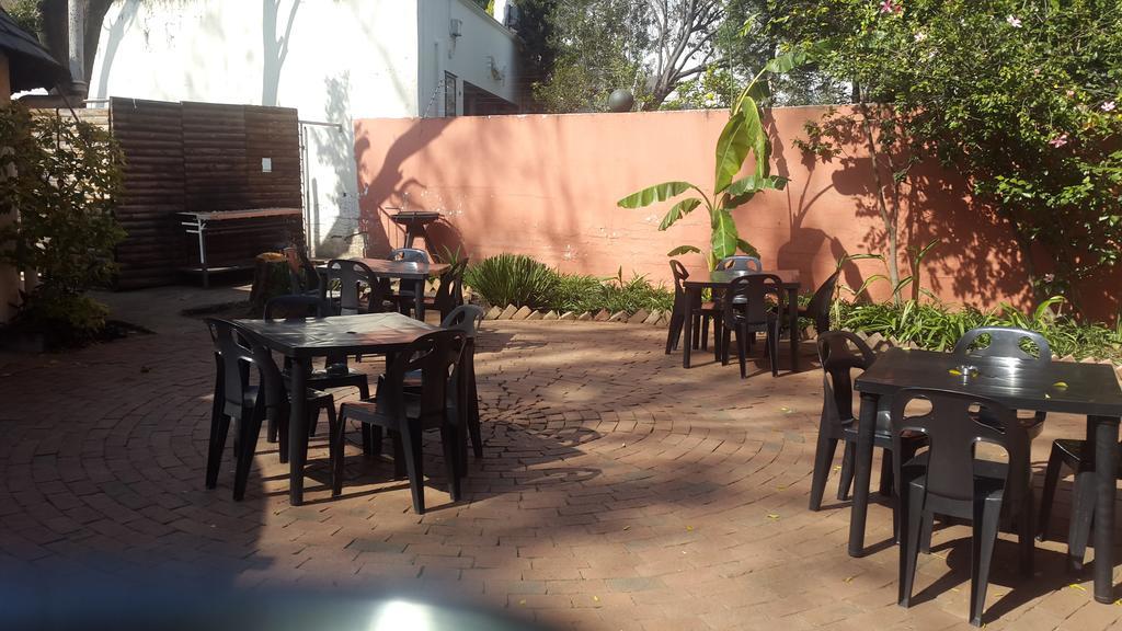 Rosebank Lodge & Backpacker Johannesbourg Extérieur photo